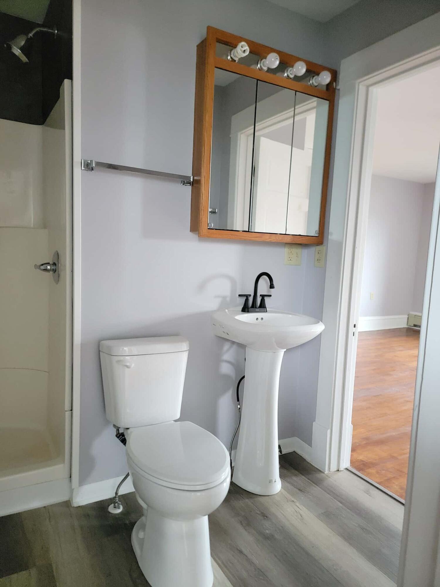 39 North Shore Drive, Unit 39 1/2 Fountain City, WI 54629 - Photo 24 of 34 Upper bathroom