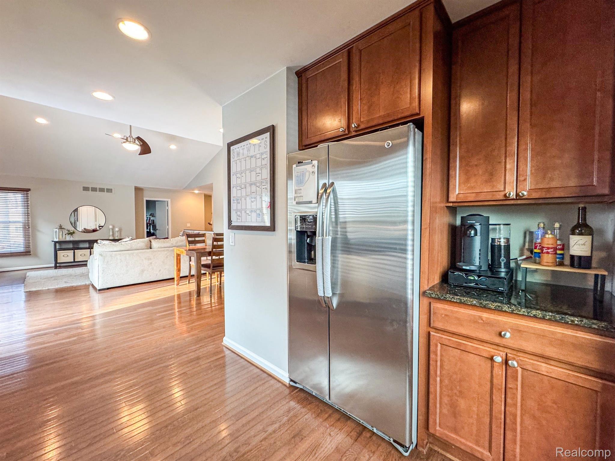708 Dressler Lane Rochester, MI 48307 - Photo 4 of 24 Gallery Image 4
