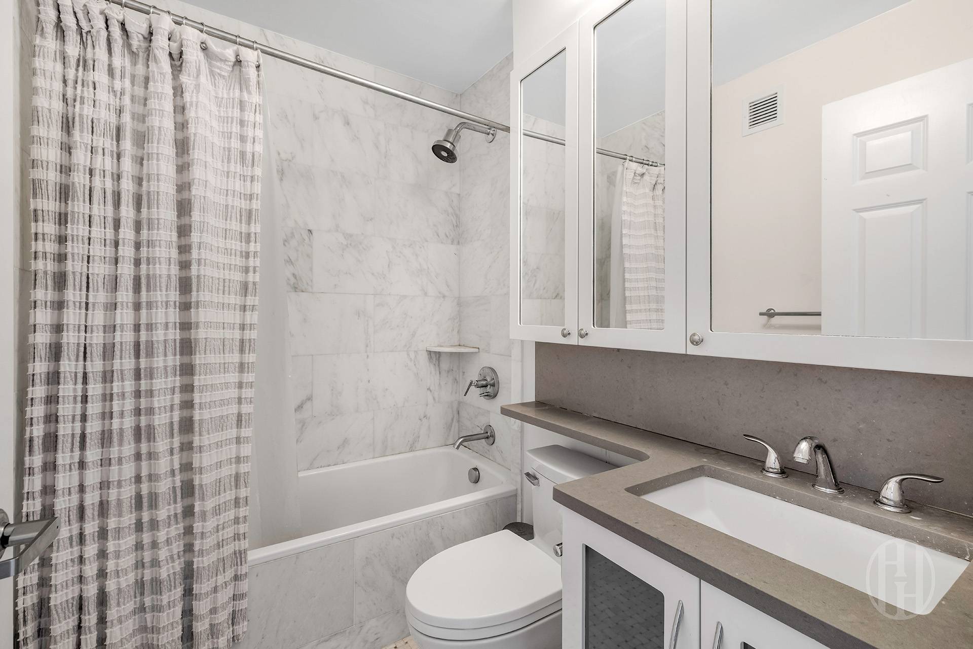 377 Rector Place, Unit 10L Manhattan, NY 10280 - Photo 9 of 11