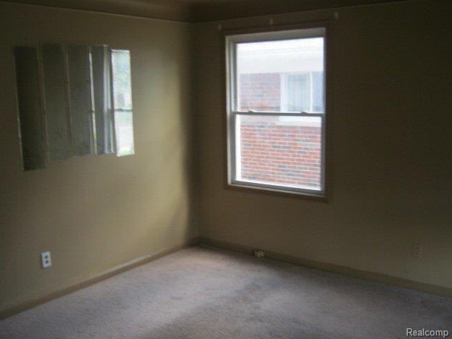 15036 Evergreen Road Detroit, MI 48223 - Photo 2 of 5 LIVING ROOM