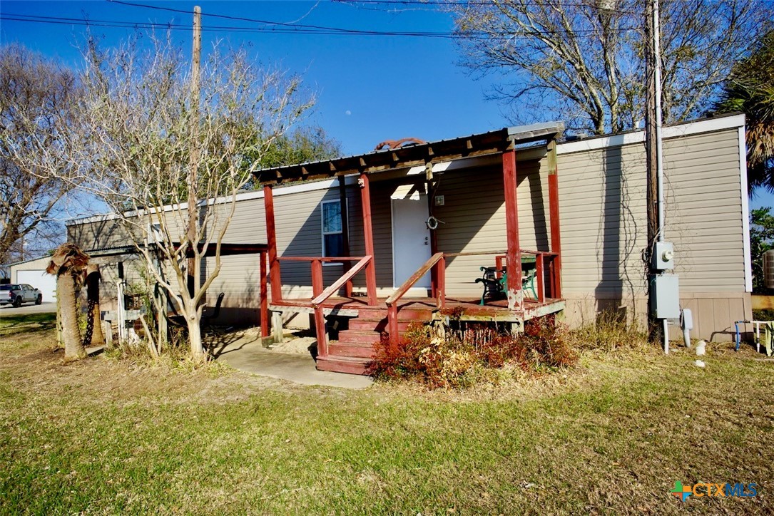 1502 West Monroe Avenue Port O'Connor, TX 77982 - Photo 4 of 22 a view of a slide with couch