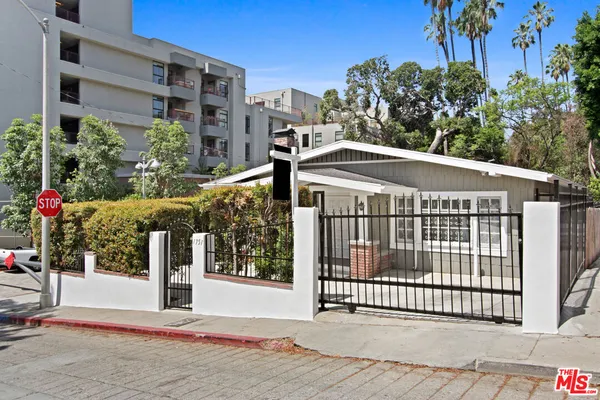 $3,700 | 6145 Carlos Avenue, Los Angeles, CA 90028