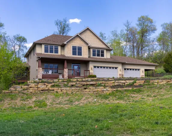 $845,000 | 908 87th Avenue, Roberts, WI 54023