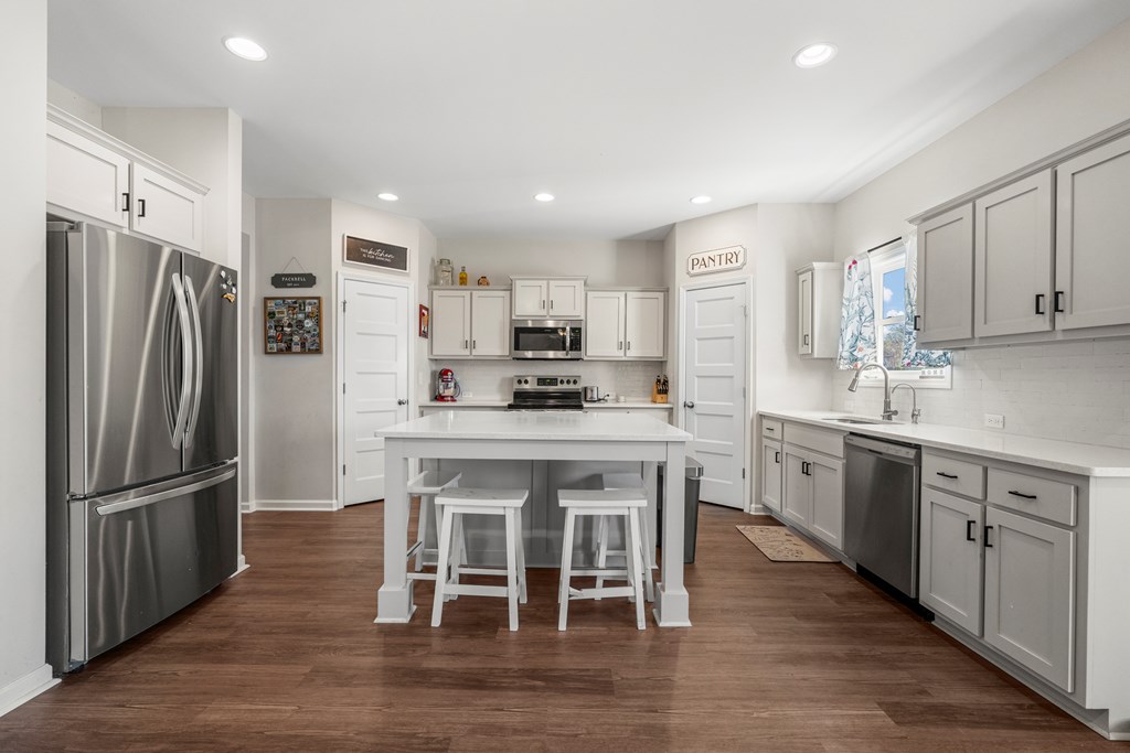 2 Stoney Mill Lane Fort Mitchell, AL 36856 - Photo 10 of 28 Beautiful Kitchen