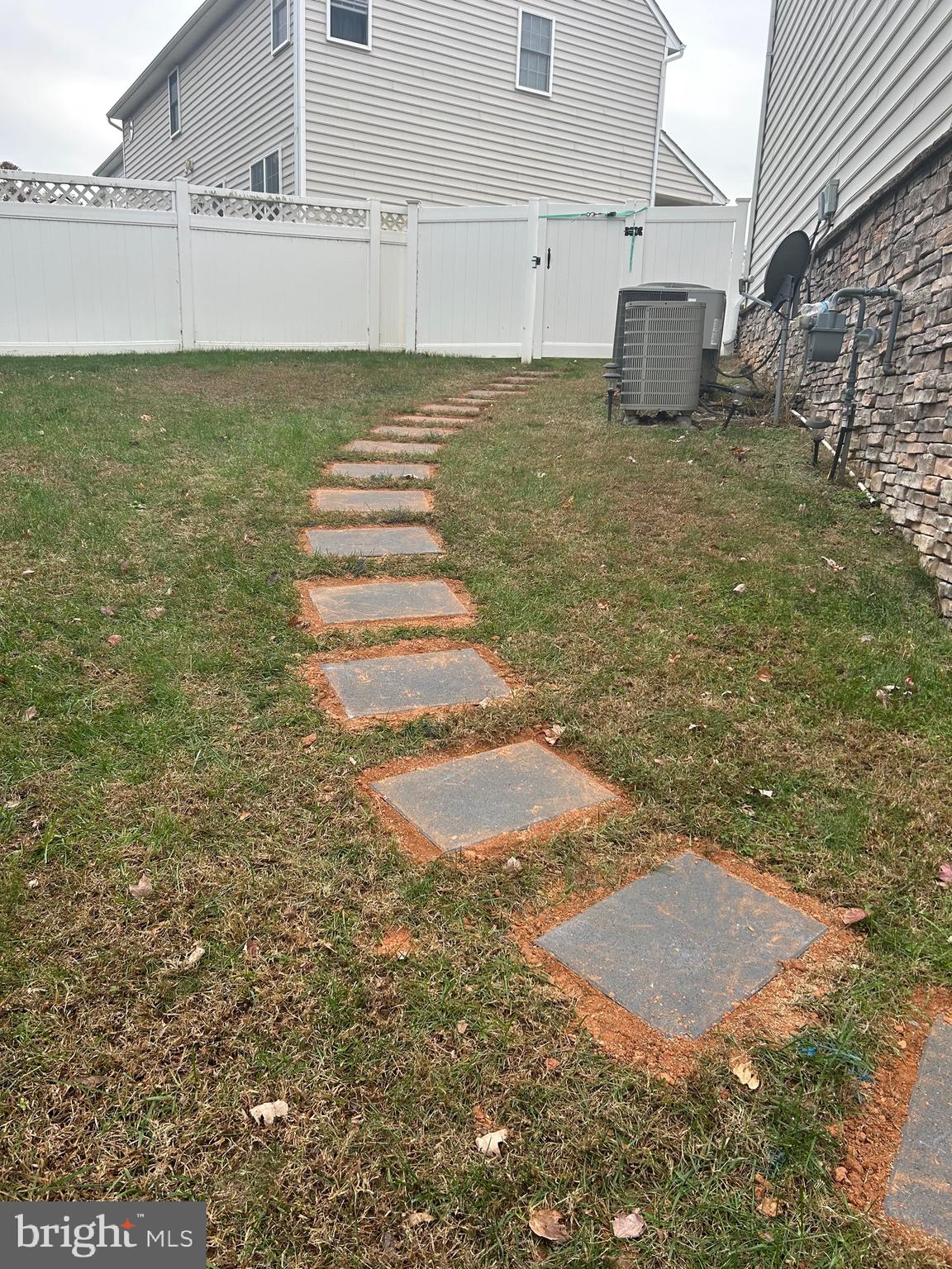 5802 Telluride Lane, Unit BASEMENT APARTMENT Spotsylvania, VA 22553 - Photo 33 of 35 a view of a outdoor space