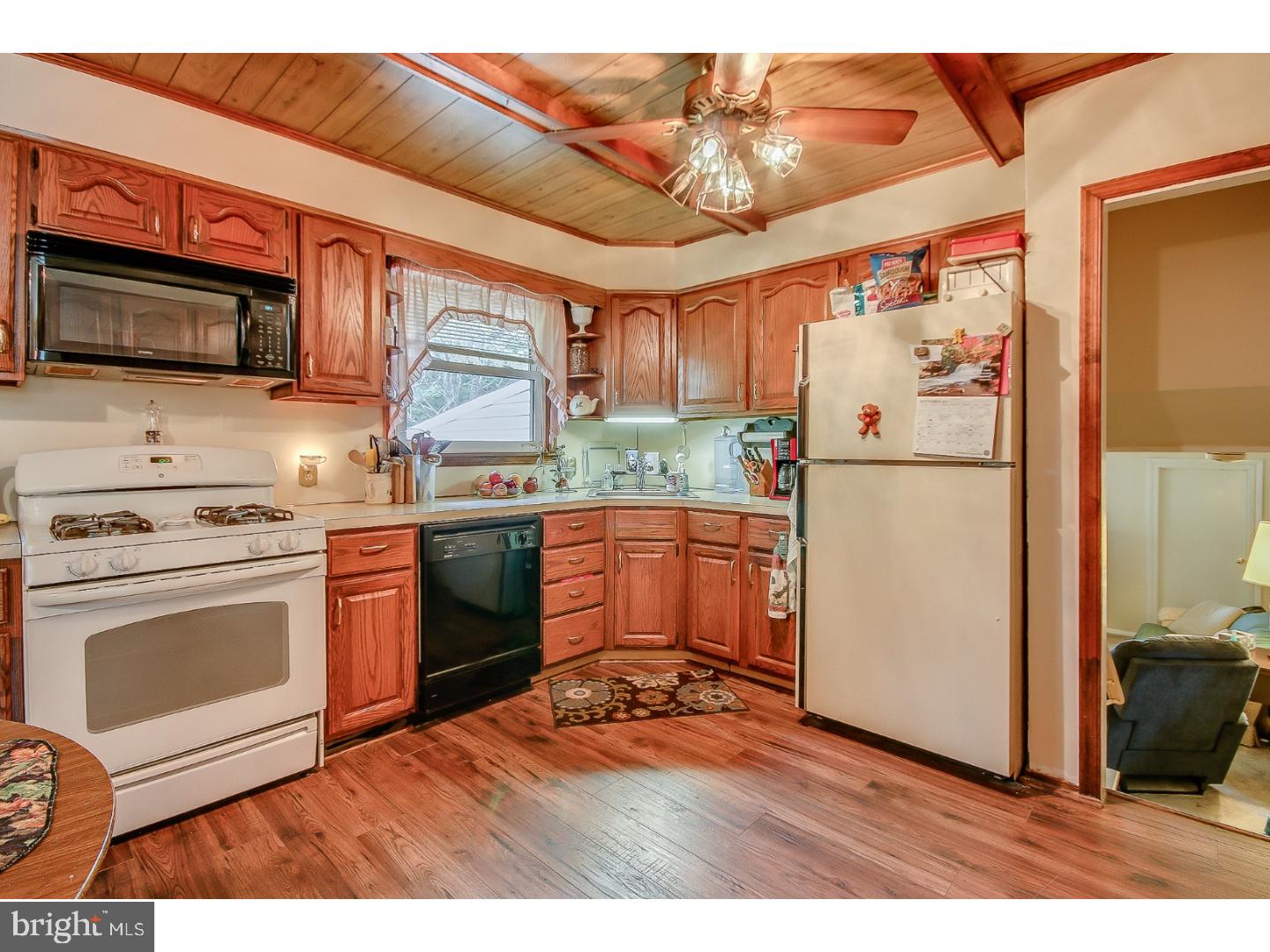 1192 Roberts Road Warminster, PA 18974 - Photo 4 of 23 Gallery Image 4