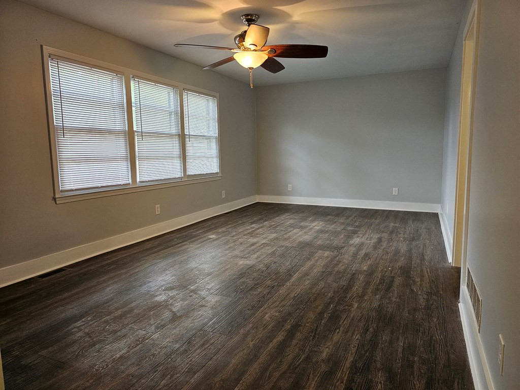 2401 Hunt Club Road Sumter, SC 29154 - Photo 4 of 32