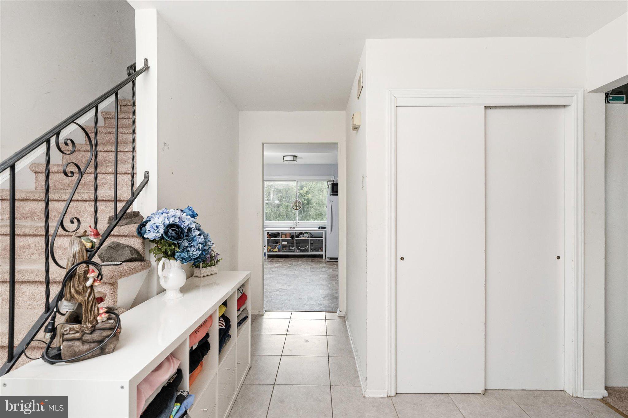 411 Flock Road Hamilton, NJ 08619 - Photo 4 of 32