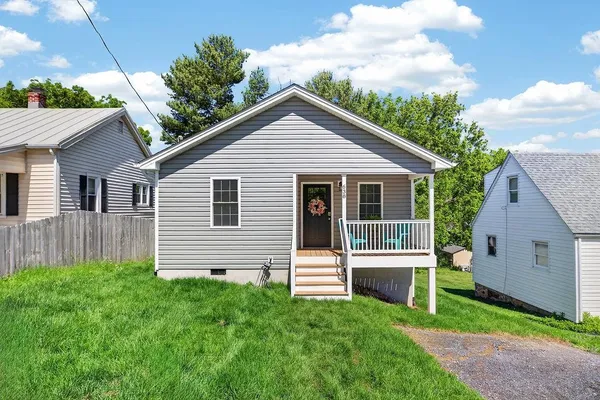 $279,900 | 638 C Street, Staunton, VA 24401