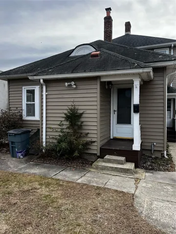 $1,500 | 1b 2nd Avenue, East Islip, NY 11730