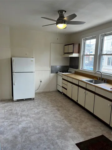 $1,500 | 1b 2nd Avenue, East Islip, NY 11730