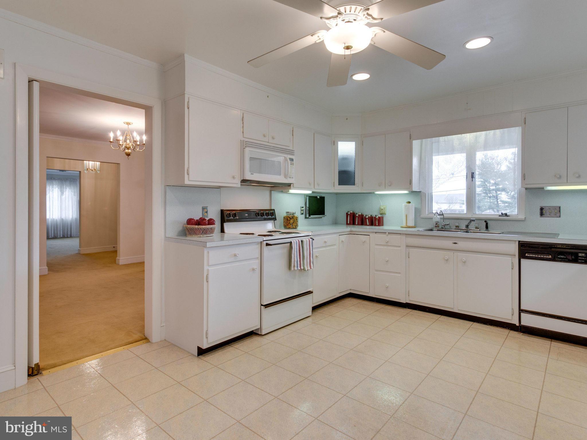 416 North Houcksville Road Hampstead, MD 21074 - Photo 8 of 30 Eat-In Kitchen