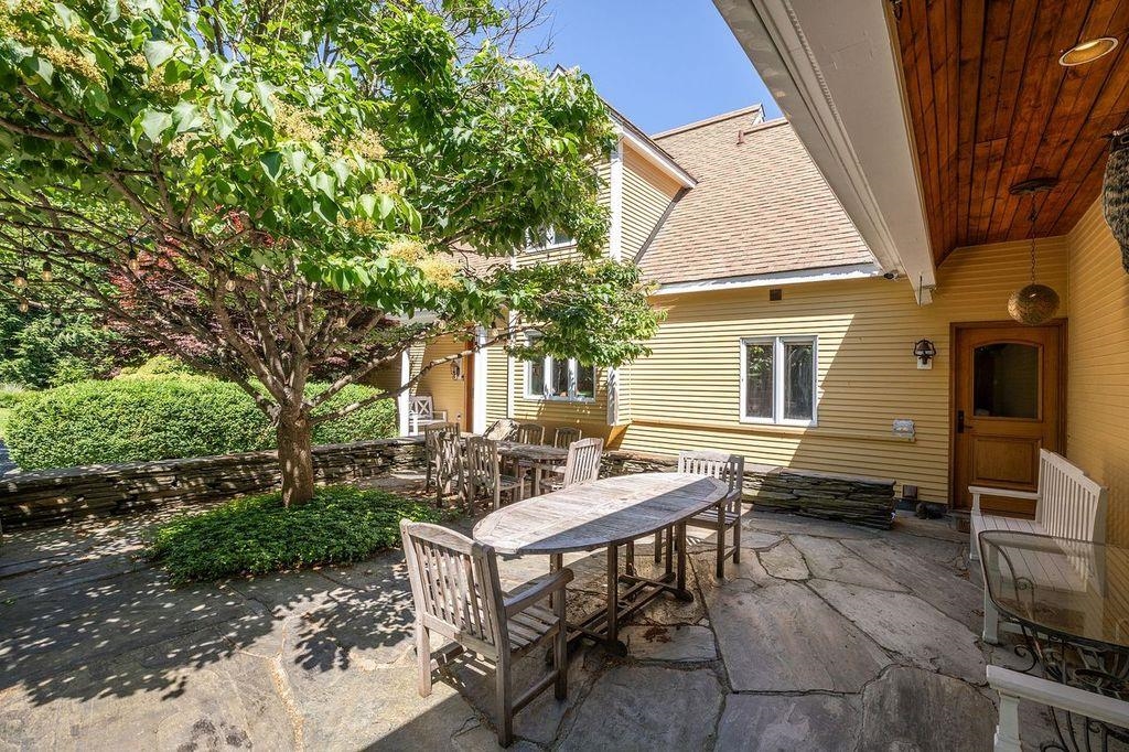 134 Chester Arthur Road Hartford, VT 05059 - Photo 12 of 32