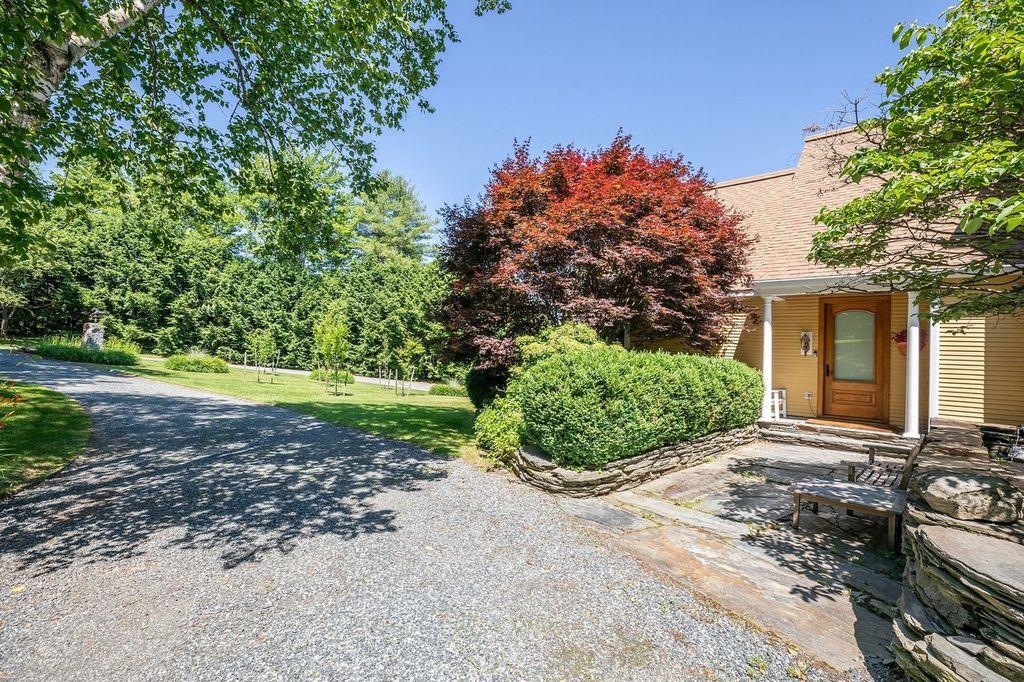 134 Chester Arthur Road Hartford, VT 05059 - Photo 17 of 32