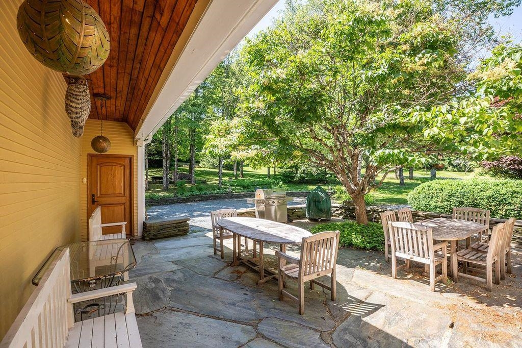 134 Chester Arthur Road Hartford, VT 05059 - Photo 18 of 32