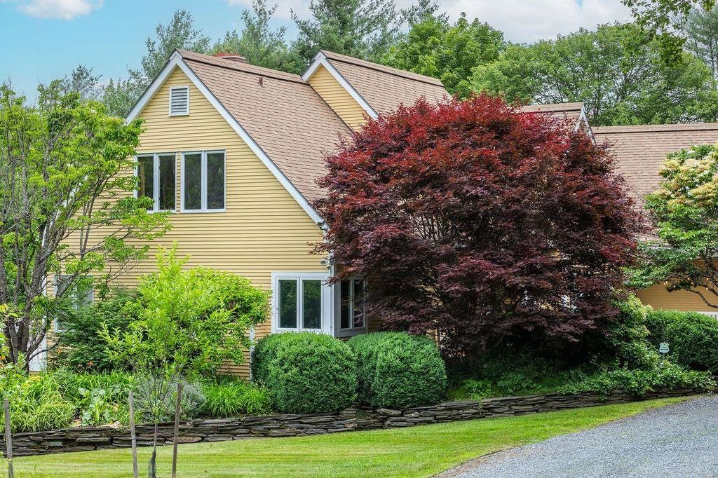 134 Chester Arthur Road Hartford, VT 05059 - Photo 5 of 32