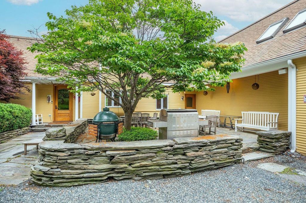 134 Chester Arthur Road Hartford, VT 05059 - Photo 7 of 32