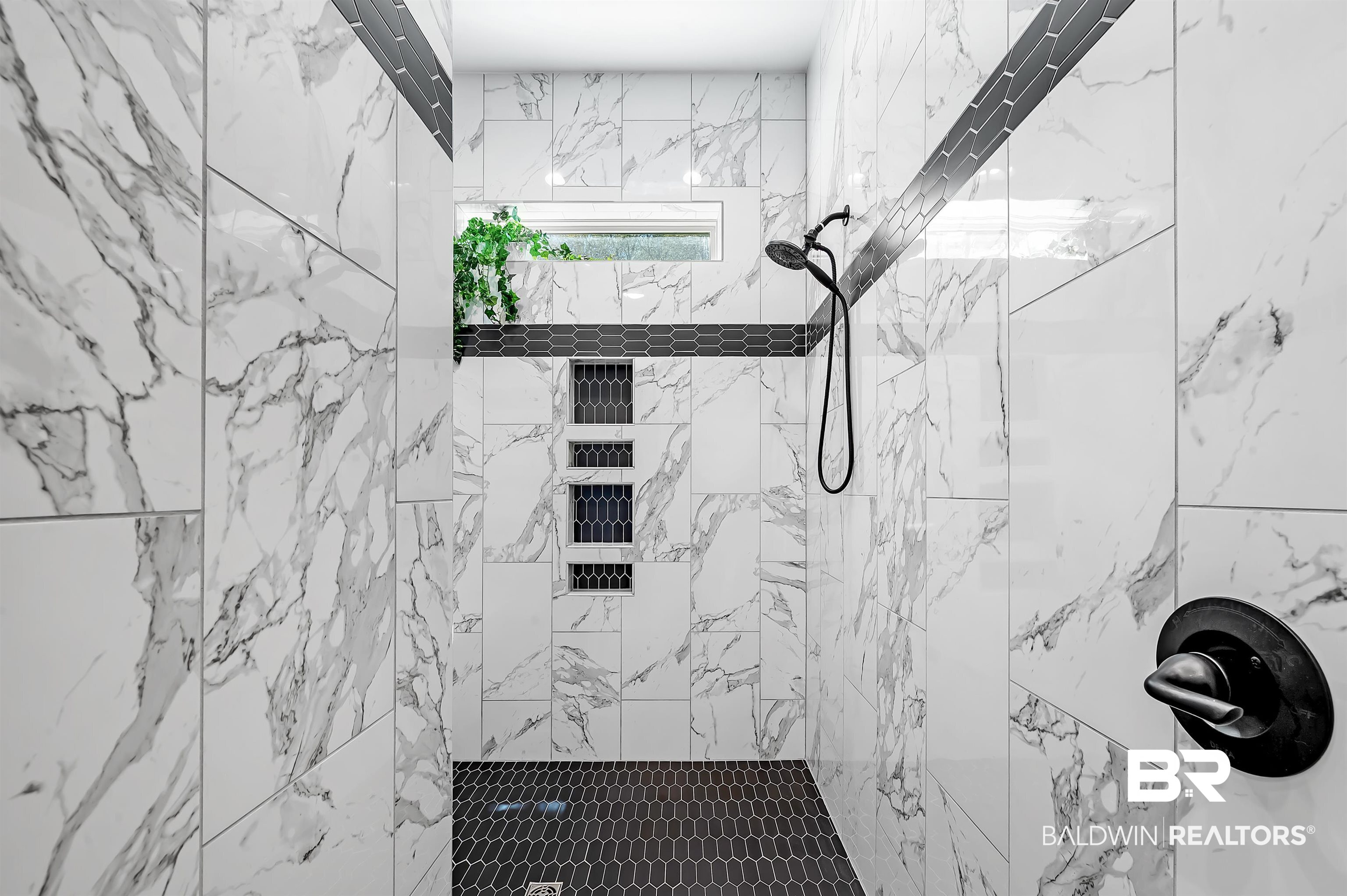 9144 Harvest Ridge Fairhope, AL 36532 - Photo 33 of 58 Full bath with tiled shower