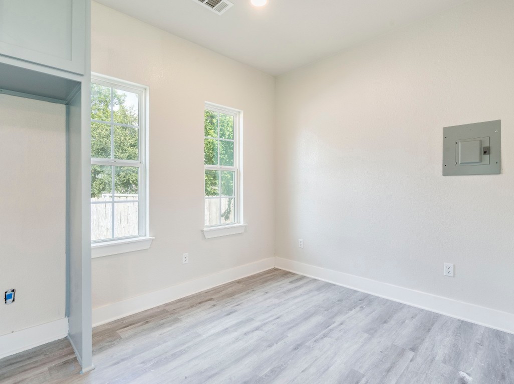 411 South Ave B Elgin, TX 78621 - Photo 10 of 23