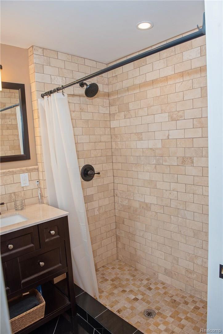 18360 Levan Road Livonia, MI 48152 - Photo 28 of 51 Levan28.jpg