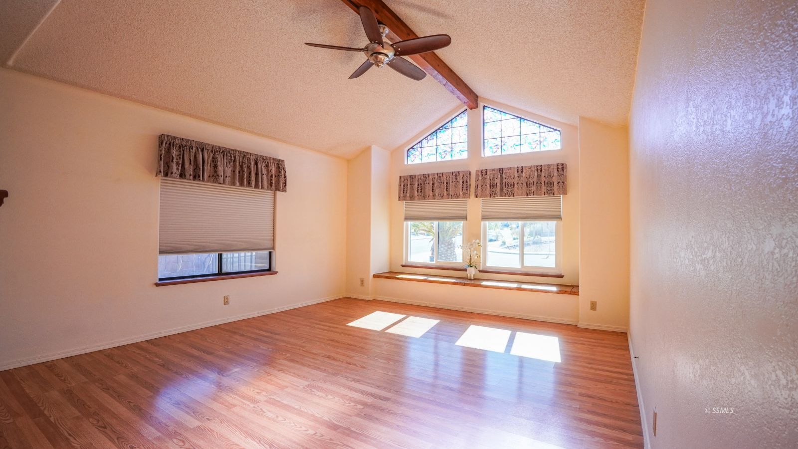 108 West Smoke Tree Avenue Ridgecrest, CA 93555 - Photo 6 of 37 Gallery Image 6