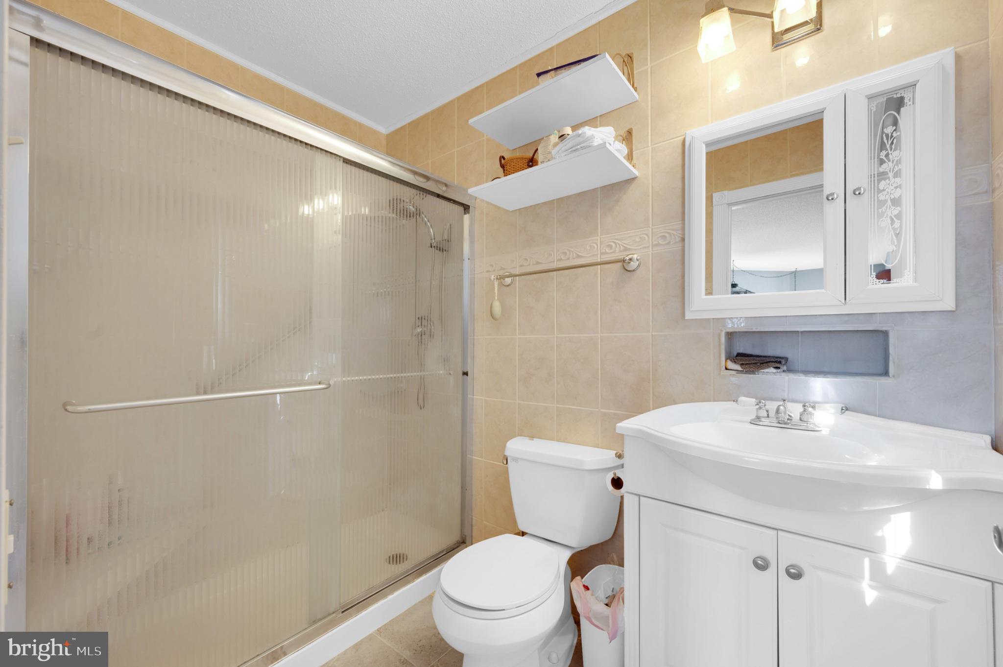 36 Linda Road Manahawkin, NJ 08050 - Photo 21 of 66 1st Floor Primary Bath