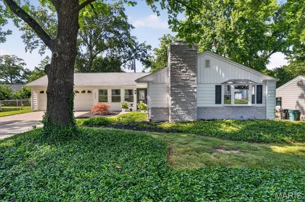$447,500 | 223 Woodridge Road, Kirkwood, MO 63122