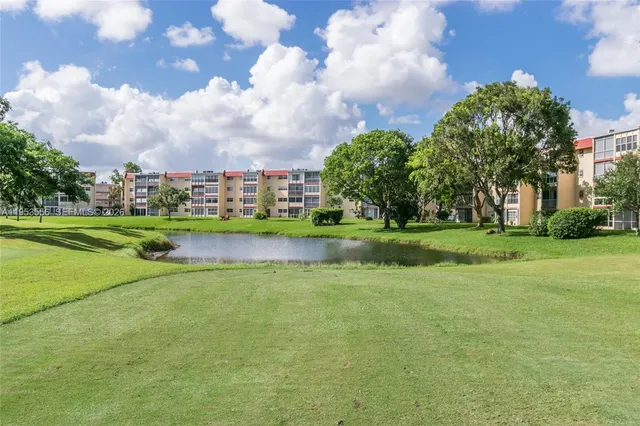$1,400 | 1040 Country Club Drive, Unit 306, Pompano Beach, FL 33063