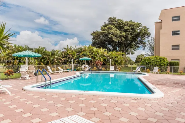 $1,400 | 1040 Country Club Drive, Unit 306, Pompano Beach, FL 33063