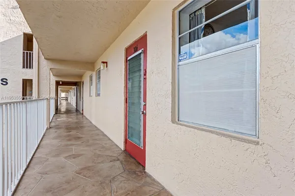 $1,400 | 1040 Country Club Drive, Unit 306, Margate, FL 33063