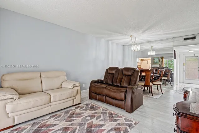 $1,400 | 1040 Country Club Drive, Unit 306, Pompano Beach, FL 33063