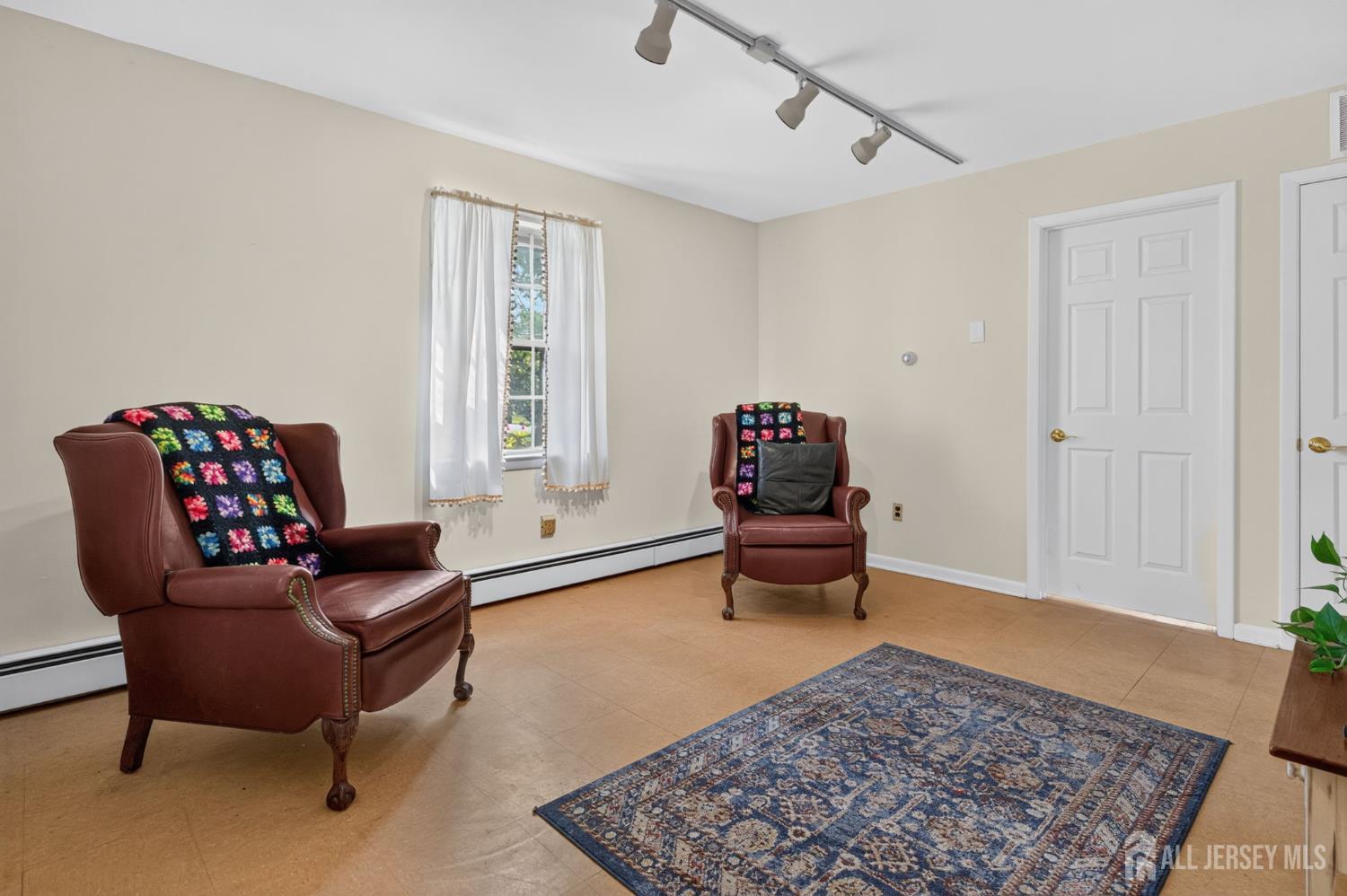 1270 Sioux Road North Brunswick, NJ 08902 - Photo 17 of 46