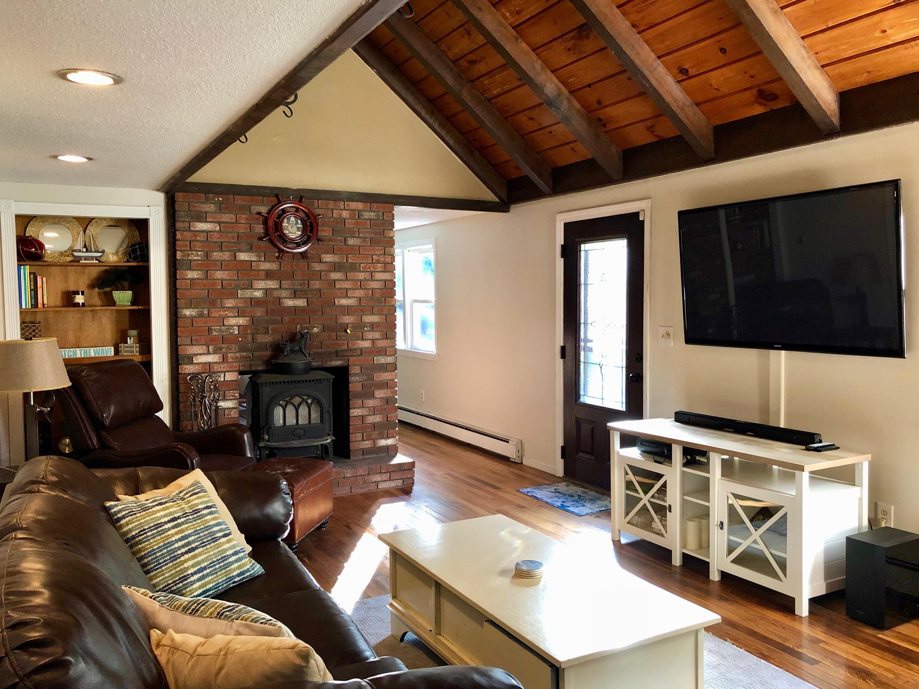 171 South Sandwich Road Mashpee, MA 02649 - Photo 3 of 24 Living room