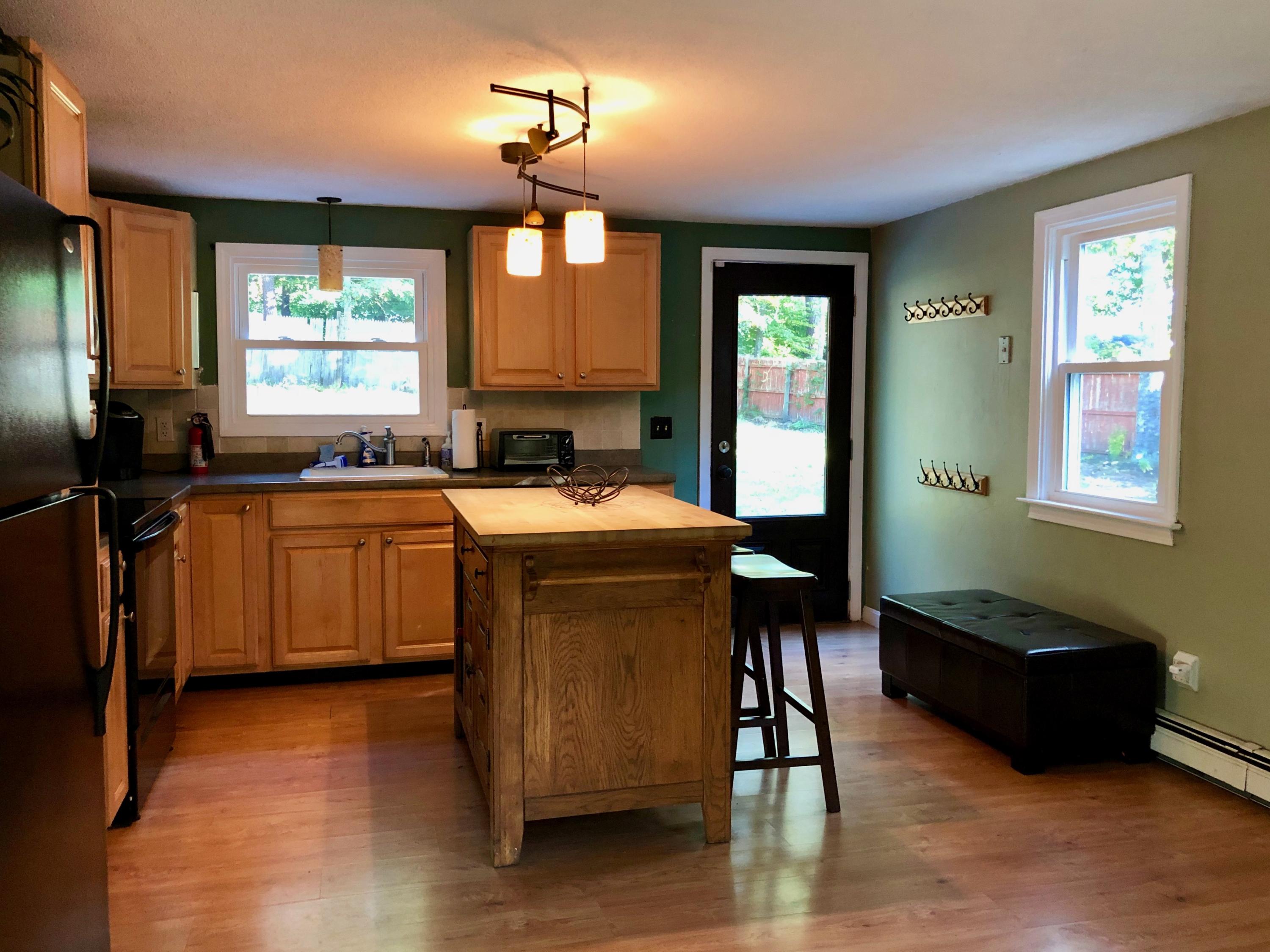 171 South Sandwich Road Mashpee, MA 02649 - Photo 6 of 24 Kitchen w/island