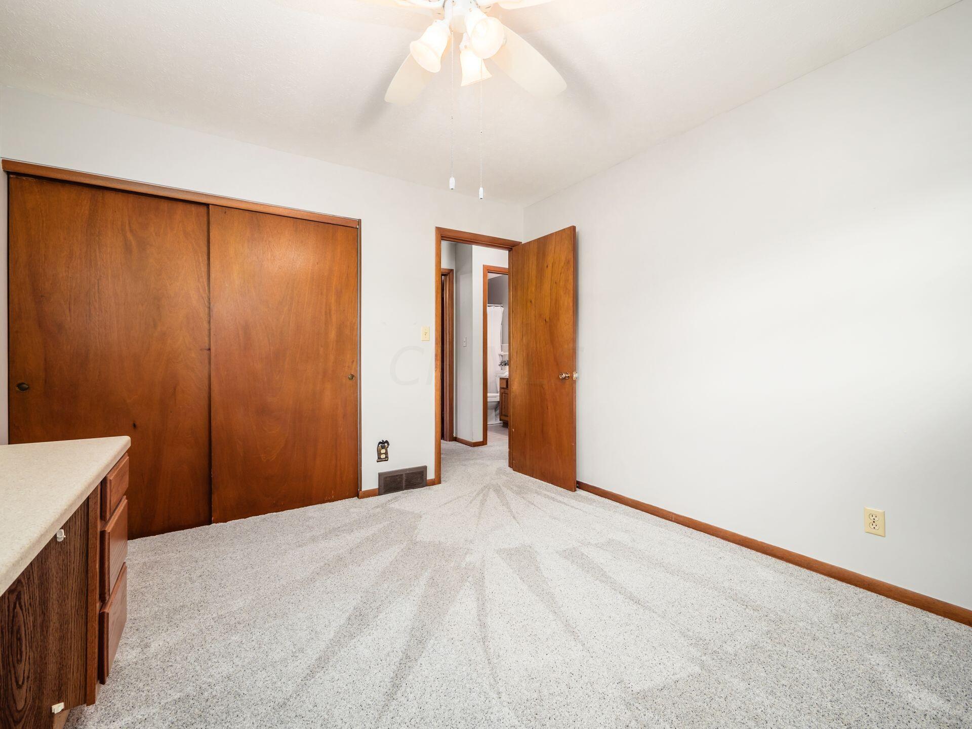 995 Plum Ridge Columbus, OH 43213 - Photo 19 of 41 Bedroom 2