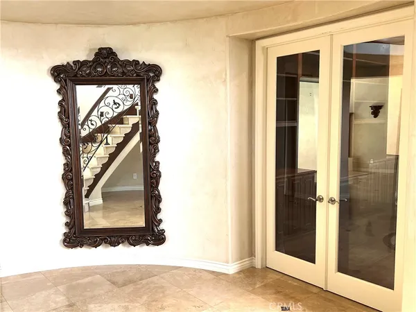 a window in an empty room