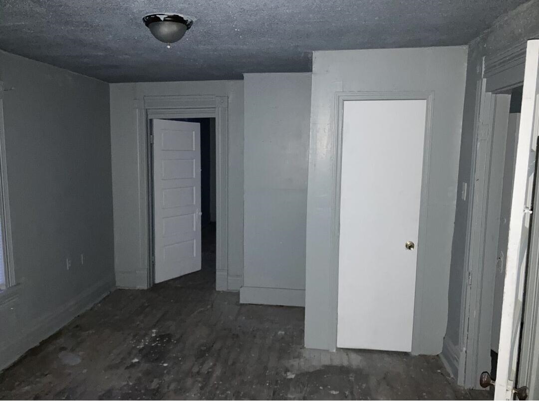 292 Decatur Street Memphis, TN 38105 - Photo 7 of 10 a view of a livingroom with a hallway