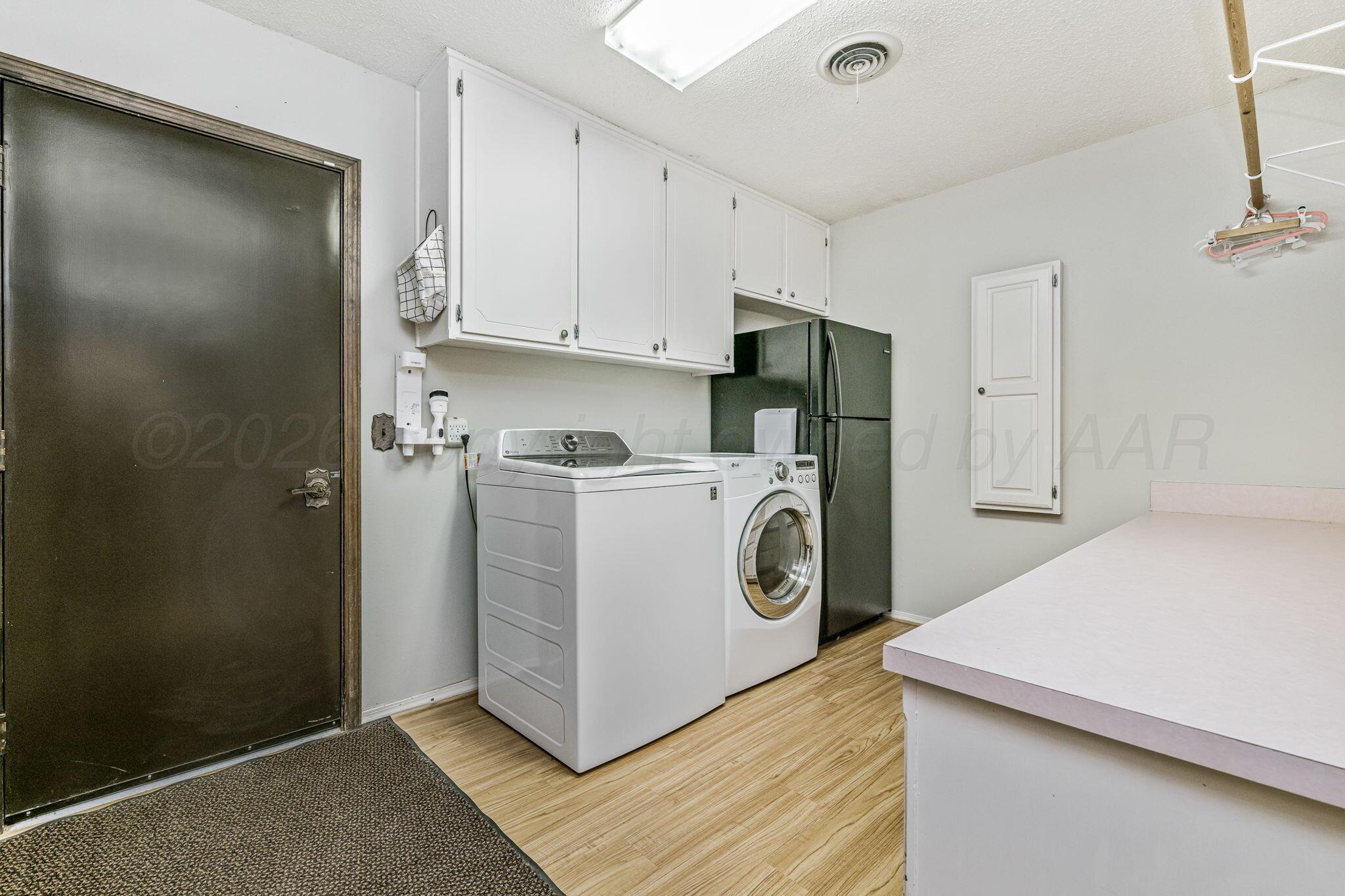 801 Arrah Friona, TX 79035 - Photo 29 of 37 a utility room with dryer and washer