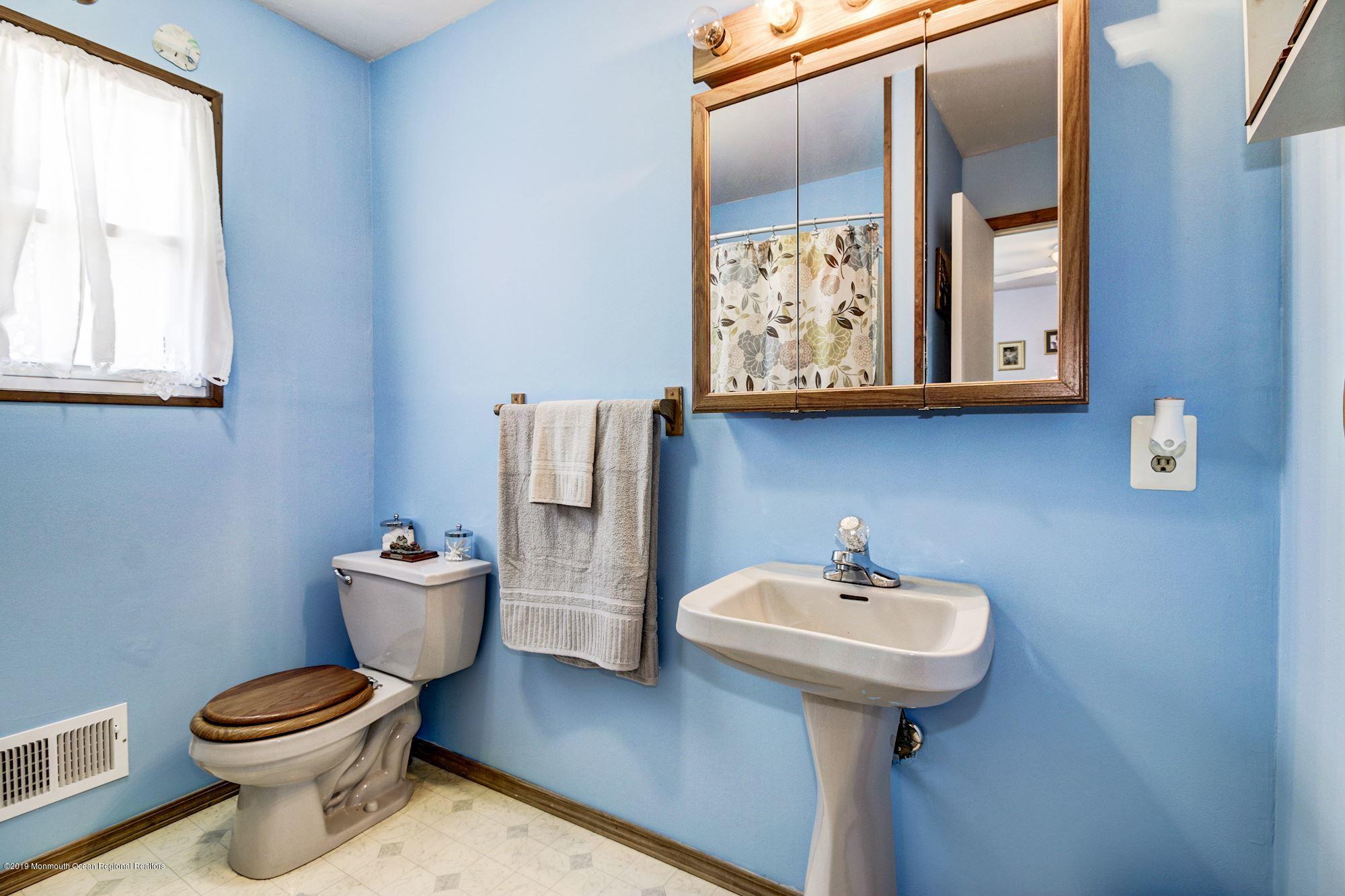 702 Maple Street Lakehurst, NJ 08733 - Photo 12 of 18 Full Bath