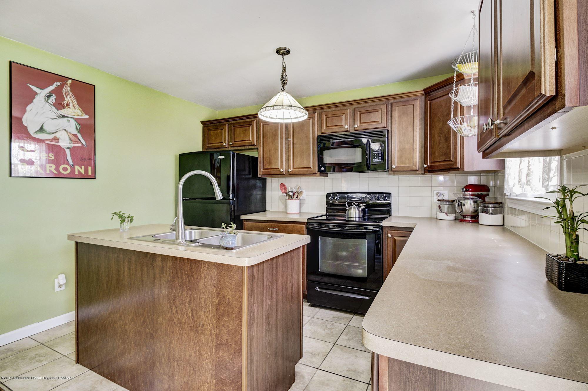 702 Maple Street Lakehurst, NJ 08733 - Photo 5 of 18 Kitchen