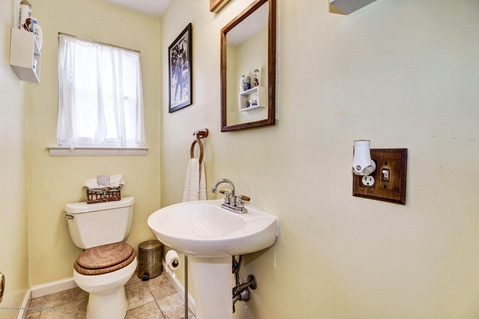 702 Maple Street Lakehurst, NJ 08733 - Photo 6 of 18 Half Bath