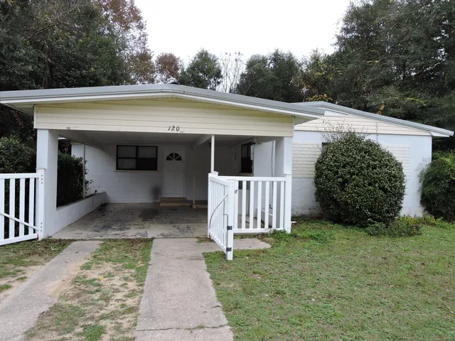$1,350 | 120 Sikes Drive, Crestview, FL 32539