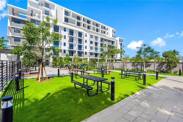 $3,193 | 208 North Federal Highway, Unit PH823, Pompano Beach, FL 33062