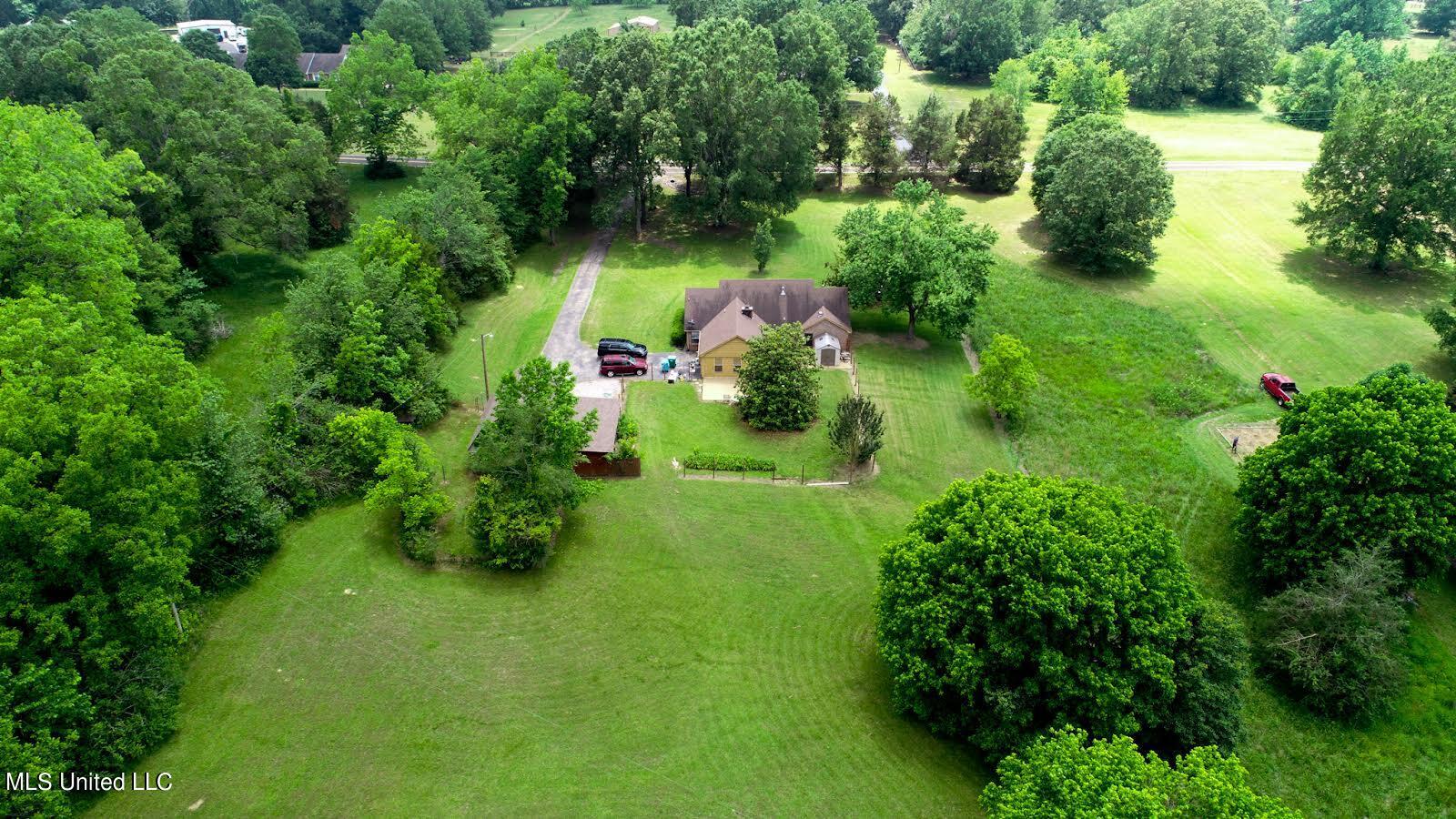 4150 Lauderdale Road Hernando, MS 38632 - Photo 7 of 30 FE737DBD-8F24-4935-A7E2-15CFBC2D501C