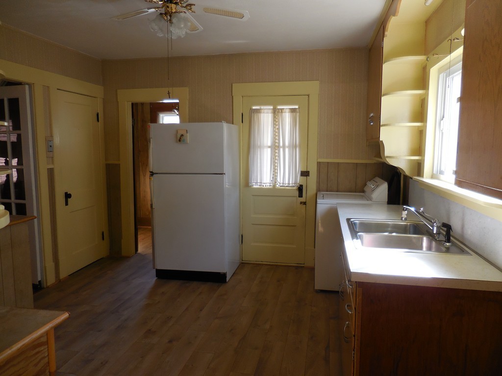 127 Hastings Street Springfield, MA 01104 - Photo 4 of 30 Gallery Image 4