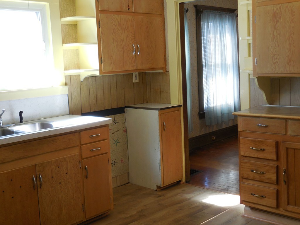 127 Hastings Street Springfield, MA 01104 - Photo 5 of 30 Gallery Image 5