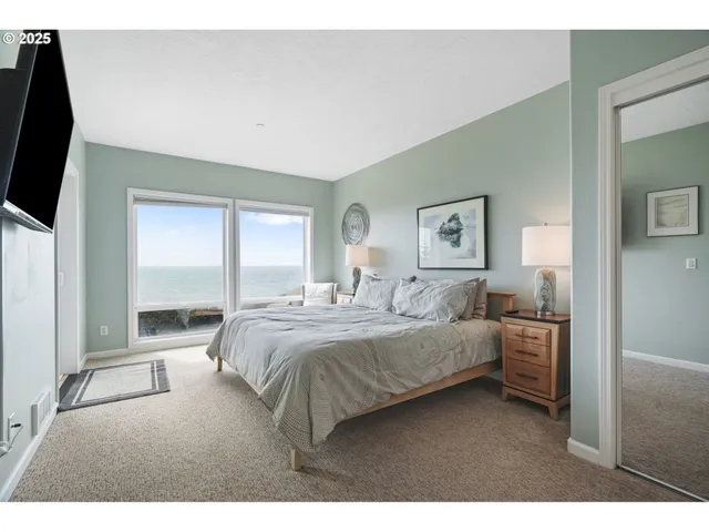$699,000 | 1113 Highway 101, Unit 1, Depoe Bay, OR 97341