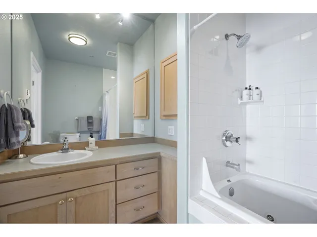 $699,000 | 1113 Highway 101, Unit 1, Depoe Bay, OR 97341