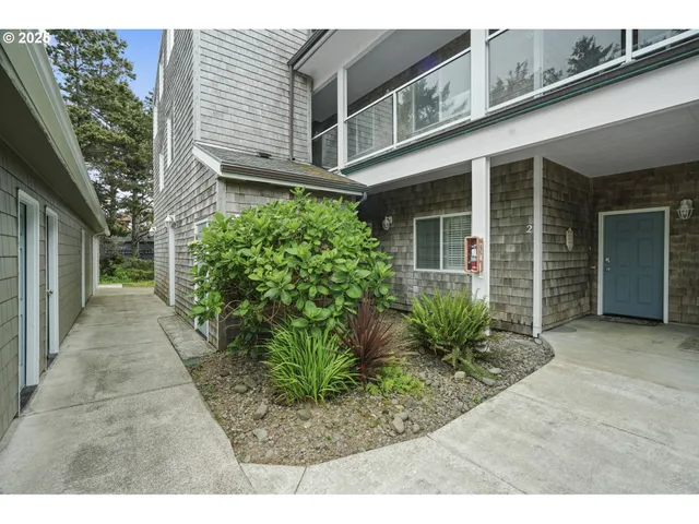 $699,000 | 1113 Highway 101, Unit 1, Depoe Bay, OR 97341
