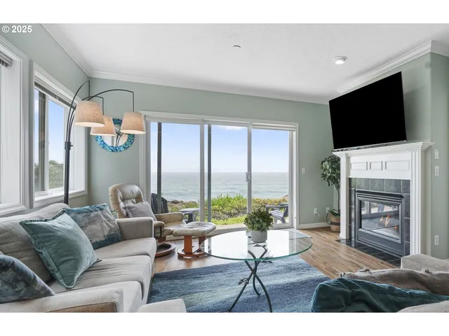 $699,000 | 1113 Highway 101, Unit 1, Depoe Bay, OR 97341